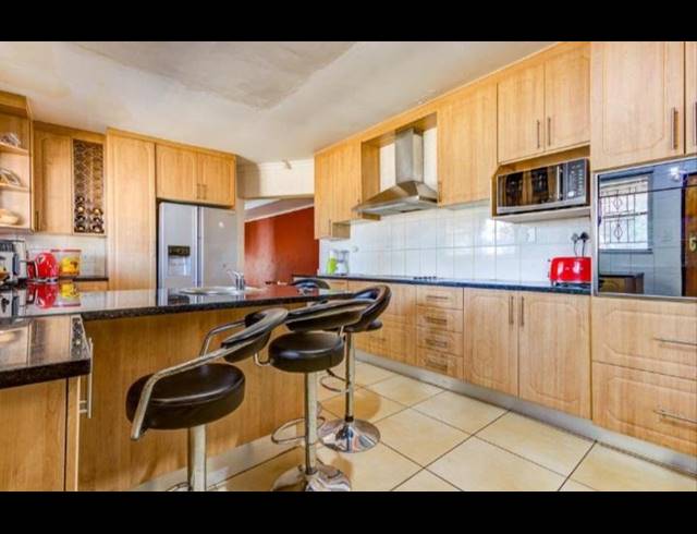 4 BEDROOM HOUSE FOR SALE IN CLAYVILLE